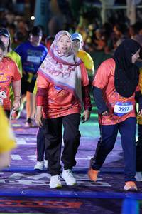 BIB: 3997
                            <button type="button" onclick="openModal(26250735)" class="btn btn-primary btn-sm float-right btn-popup" data-toggle="modal" data-target=".modal-high-quality">
                        <i class="fas fa-shopping-cart"></i> Add to Cart
                    </button>
                                            <button type="button" onclick="isThisMe(26250735, true)" class="btn btn-success btn-sm float-right btn-popup btn-isme hidden" data-toggle="tooltip" data-placement="bottom" title="นี่คือรูปของคุณใช่ไหม คลิกที่นี่เพื่อเอาเข้าอัลบั้ม">
                        <i class="fas fa-plus"></i> Add to album
                    </button>
                    <button type="button" onclick="isThisMe(26250735, false)" class="btn btn-warning btn-sm float-right btn-popup btn-isnotme hidden">
                        <i class="fas fa-ban"></i> Remove from album
                    </button>